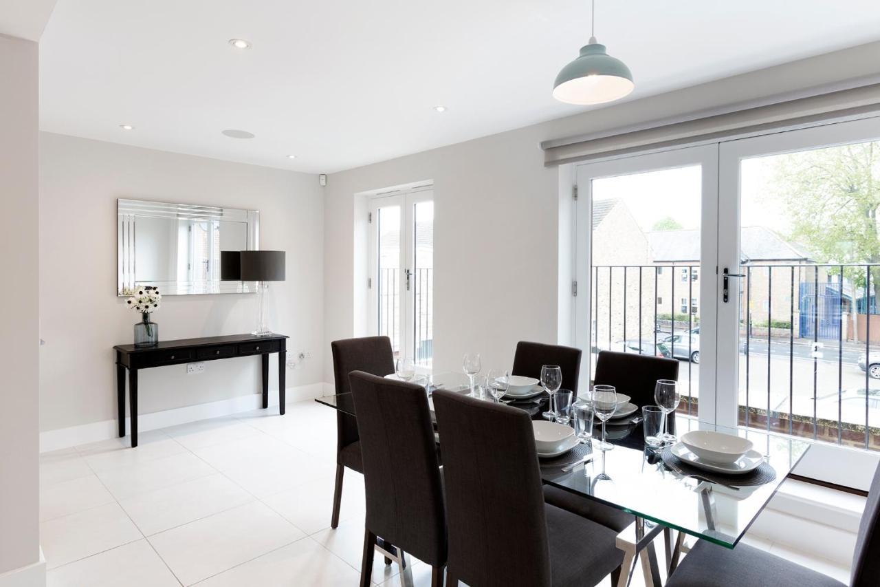 Immaculate Central Windsor Town House With Parking Extérieur photo